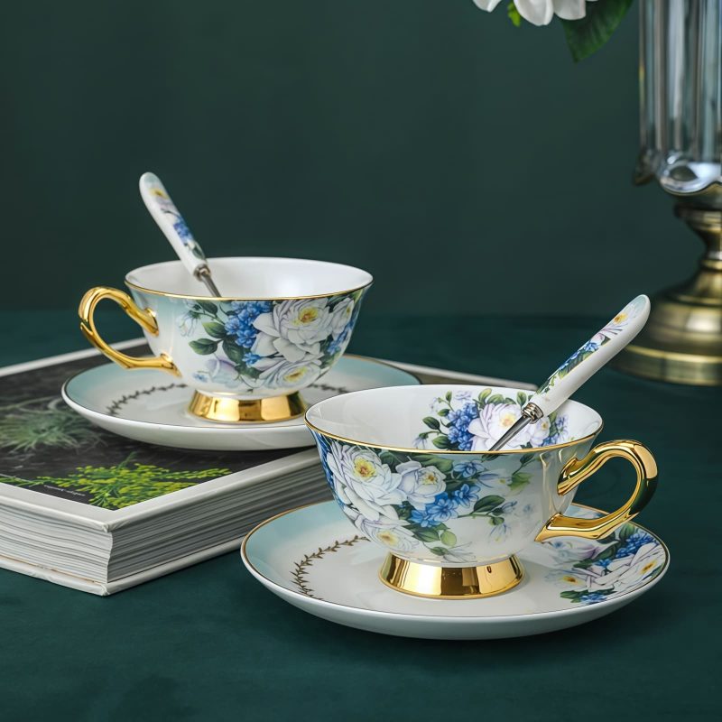 Teetassen- und Untertassen-Set aus Bone China mit vergoldetem Griff Golden Handle Bone China Tea Cup & Saucer Set | Elegant Violet Design - 1