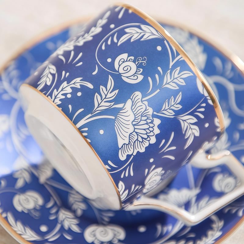 Englisches Porzellan-Teeservice mit floralem Dekor und Goldrand Blooming Floral English Porcelain Tea Set with Gold Rims - 2