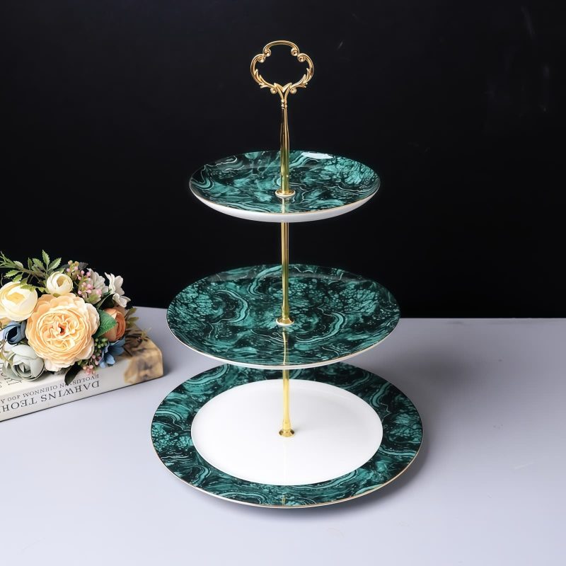 Grüne Porzellan-Etagere mit goldenem Gestänge Green Porcelain Tiered Cake Stand with Gold Rods | Elegant Dessert Display - 6