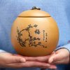 Runde Teedose aus Yixing-Ton mit Motiv der „Vier Edlen“ Yixing Purple Clay Round Tea Caddy | Four Gentlemen Design - 1