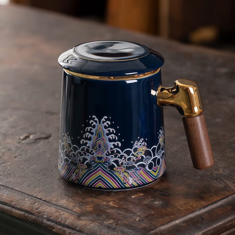 Porzellan-Teebecher „Waves“ mit Holzgriff, Sieb & Deckel Waves Porcelain Tea Mug with Wood Handle, Infuser & Lid - 13.5oz - 8