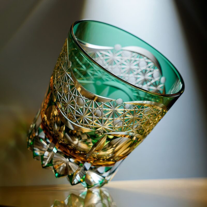 Handgeschliffenes Edo-Kiriko-Whiskyglas „Prisma“ mit Holzbox Edo Kiriko Prism Whisky Glass with Wooden Box - Geometric Brilliance - 5