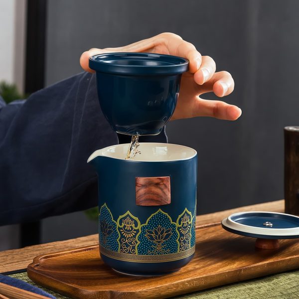 Reise-Teeset aus floraler Keramik mit Gaiwan, Sieb, Teedose & Luxus-Tasche