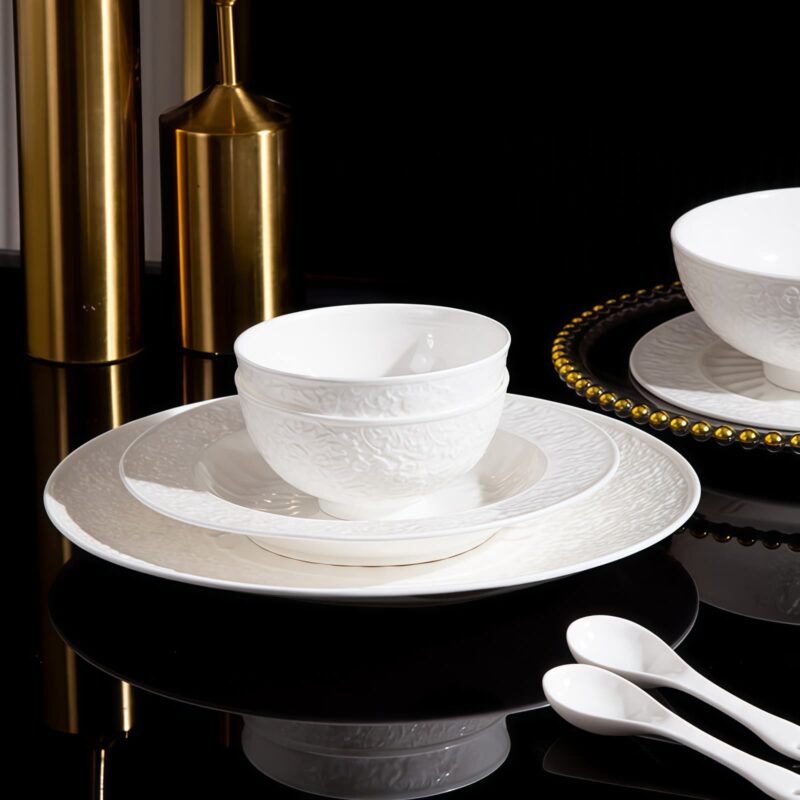 Geschirrset aus feinstem Bone China mit weißem Reliefdekor INGRI White Embossed Bone China Dinnerware Set | Handcrafted Luxury - 7