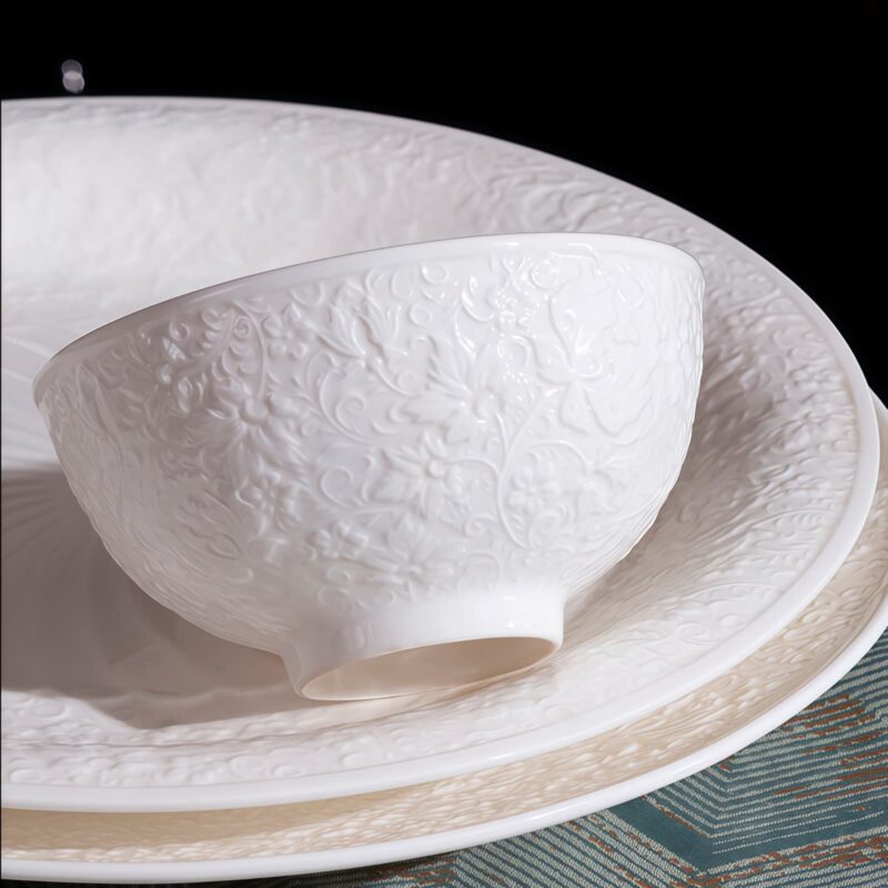Geschirrset aus feinstem Bone China mit weißem Reliefdekor INGRI White Embossed Bone China Dinnerware Set | Handcrafted Luxury - 9