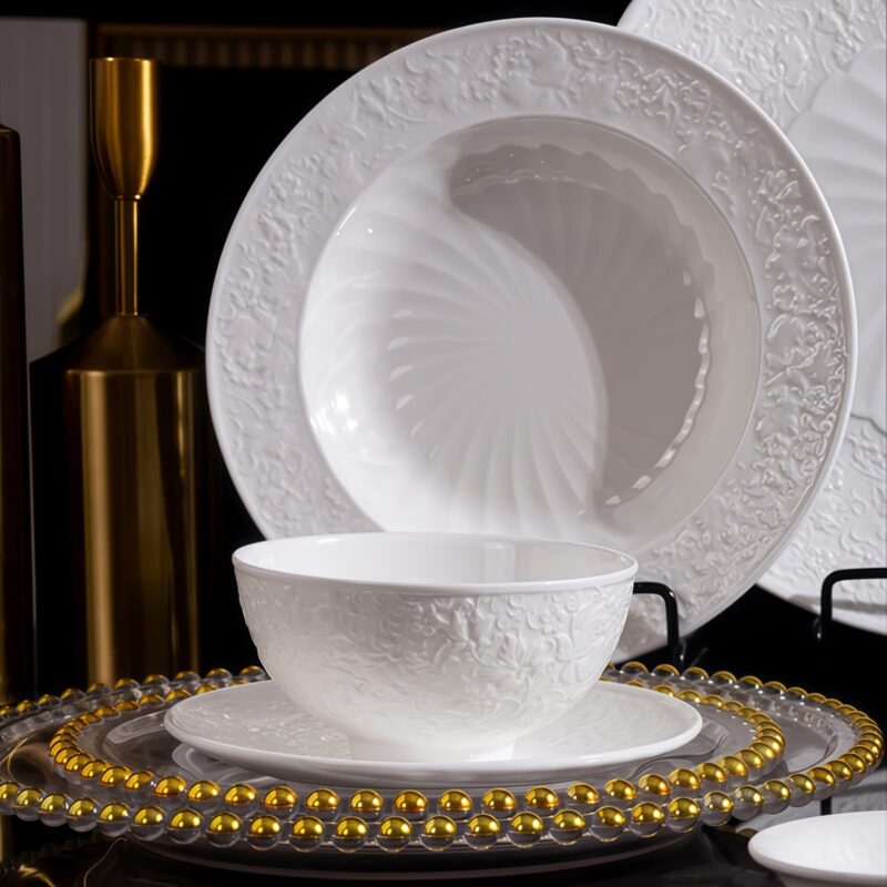 Geschirrset aus feinstem Bone China mit weißem Reliefdekor INGRI White Embossed Bone China Dinnerware Set | Handcrafted Luxury - 6