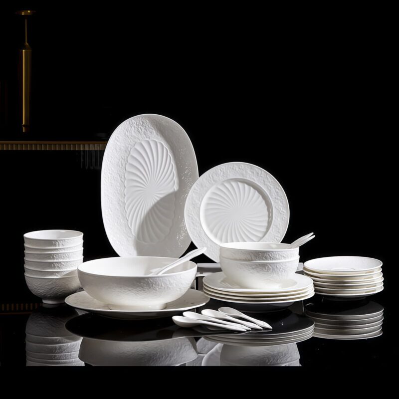 Geschirrset aus feinstem Bone China mit weißem Reliefdekor INGRI White Embossed Bone China Dinnerware Set | Handcrafted Luxury - 2