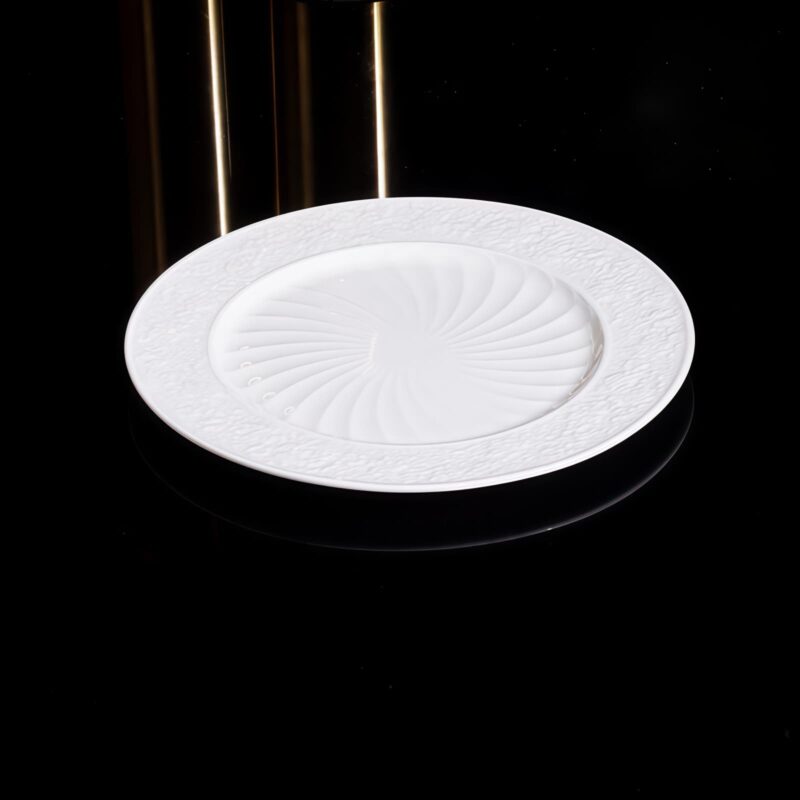 Geschirrset aus feinstem Bone China mit weißem Reliefdekor INGRI White Embossed Bone China Dinnerware Set | Handcrafted Luxury - 19
