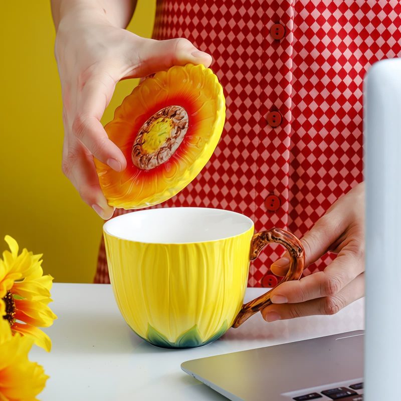 Handbemalte Sonnenblumen-Keramiktasse mit Blatthenkel und Deckel Hand-Painted Sunflower Ceramic Mug with Leaf Handle & Lid - 2