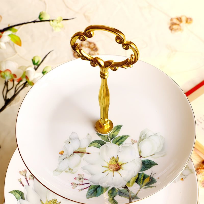 3-stufige Etagere aus Bone China mit handbemaltem Kamelien-Dekor Hand-Painted Camellia Bone China 3-Tier Cake Stand - 2