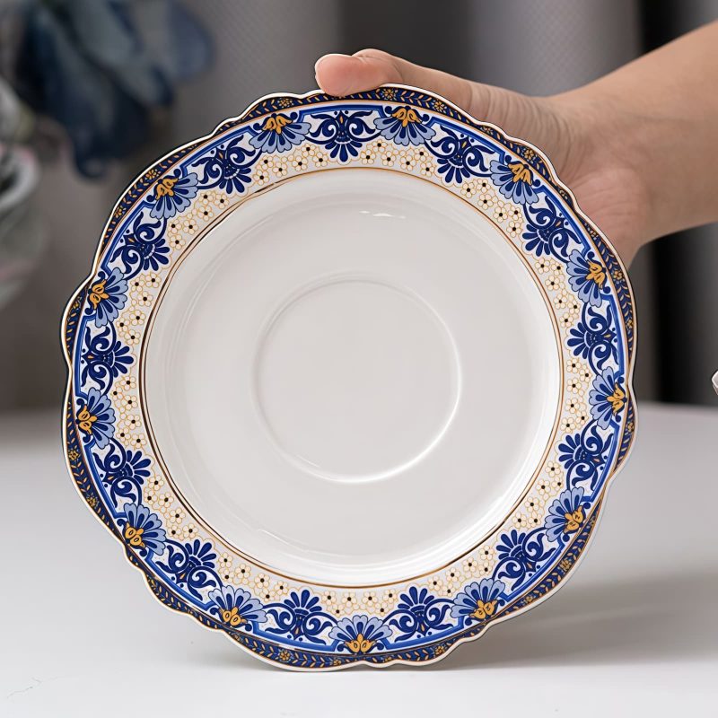 Vintage Tee-Set aus Porzellan mit blau-weißem Blumendekor Vintage Blue White Floral Porcelain Tea Cup & Saucer Set - 4