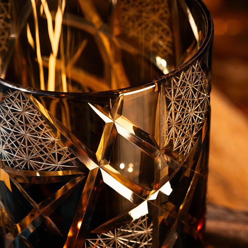 Handgefertigtes Edo-Kiriko Whiskyglas „Amber Black Lightning“ mit Holzbox Edo Kiriko Amber Black Lightning Whisky Glass with Wooden Box - 6