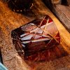 Handgefertigtes Edo-Kiriko Whiskyglas „Amber Black Lightning“ mit Holzbox Edo Kiriko Amber Black Lightning Whisky Glass with Wooden Box - 8