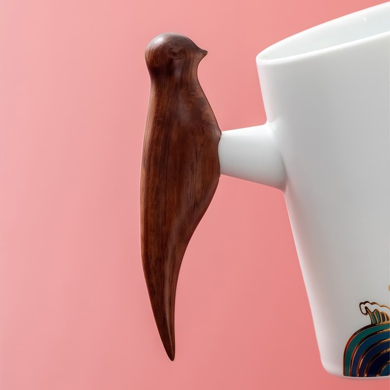 Porzellan-Teebecher „Springender Karpfen“ mit Holzgriff, Teesieb, Deckel und Untersetzer Jumping Carp Porcelain Tea Mug with Infuser & Wood Handle | 13.5oz - 7