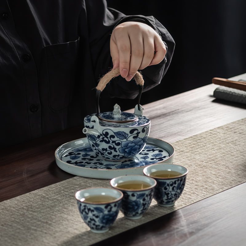 Traditionelles japanisches Keramik-Teeset in Blau-Weiß mit Tablett Blue & White Japanese Traditional Ceramic Tea Set with Tray - 2