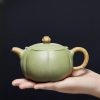 Handgearbeitetes Teeservice aus grünem Yixing-Ton mit Lotussamen-Design und Künstlersiegel Green Yixing Clay Tea Set: Handcrafted Lotus Seed Design - 5