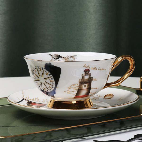 Teetasse und Unterteller Set aus Bone China im maritimen Design Teetasse und Unterteller Set aus Bone China im maritimen Design