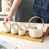 Modernes japanisches Keramik-Teeservice in Creme mit Tragegriff & Tablett Cream Modern Japanese Ceramic Tea Set with Lifting Handle & Tray - 5