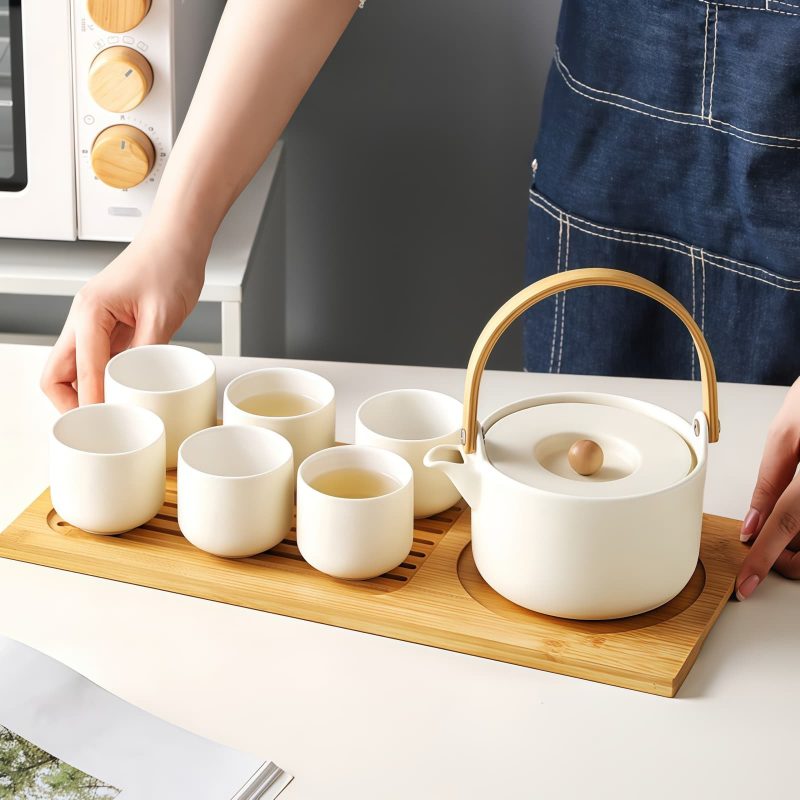 Modernes japanisches Keramik-Teeservice in Creme mit Tragegriff & Tablett Cream Modern Japanese Ceramic Tea Set with Lifting Handle & Tray - 5
