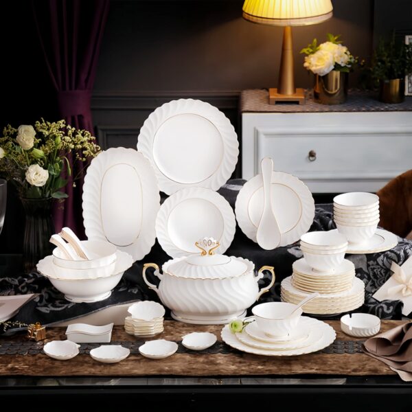 Handgefertigtes Bone-China-Geschirrset in Reinweiß mit Goldrand Handgefertigtes Bone-China-Geschirrset in Reinweiß mit Goldrand