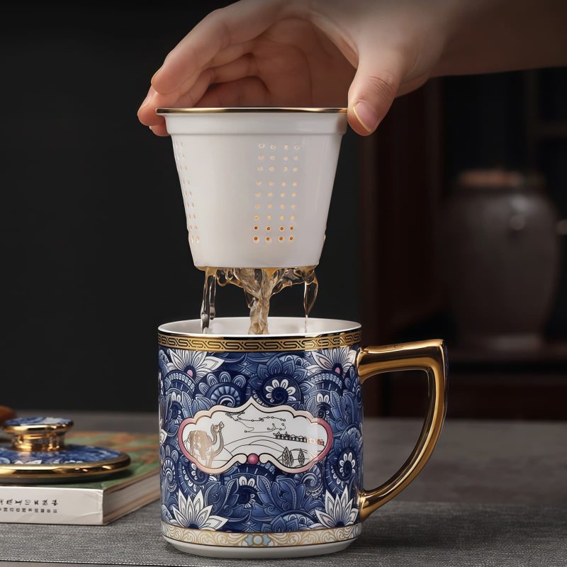 Teetasse aus Porzellan mit Seladon-Muster, Goldgriff, Goldrand, Teesieb und Deckel Celadon Porcelain Tea Mug with Gold Handle, Infuser & Lid | Elegant Steep Cup - 4