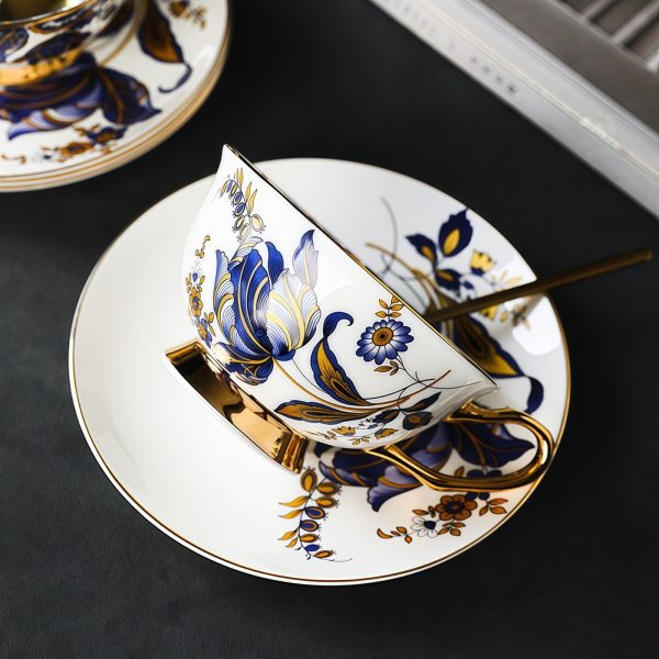 Bone-China-Teetassen-Set mit blauem Blumenmuster und Goldrand Bone-China-Teetassen-Set mit blauem Blumenmuster und Goldrand