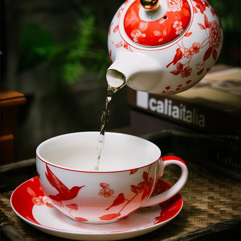 Porzellan-Teeset „Rote Pfingstrose“ für eine Person mit goldenem Knauf Red Peony Porcelain Tea for One Set with Golden Knob - 7