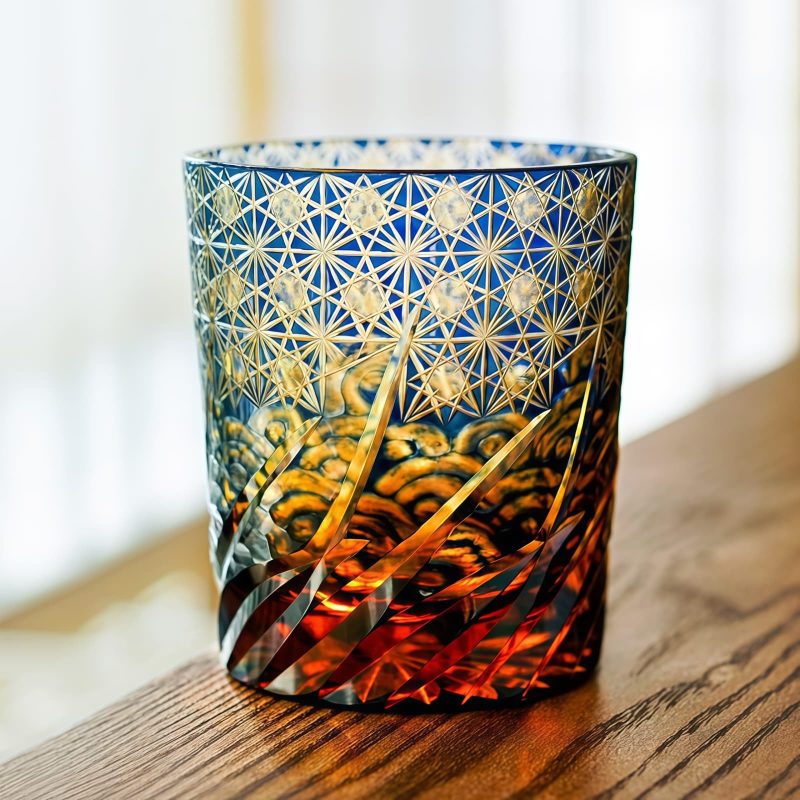 Edo Kiriko handgefertigter Whiskybecher in Blau-Bernstein mit Holzkiste Edo Kiriko Blue Amber Whisky Tumbler - Handcrafted Japanese Glass with Wooden Box - 4