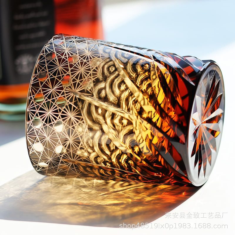 Edo Kiriko handgefertigter Whiskybecher in Blau-Bernstein mit Holzkiste Edo Kiriko Blue Amber Whisky Tumbler - Handcrafted Japanese Glass with Wooden Box - 8