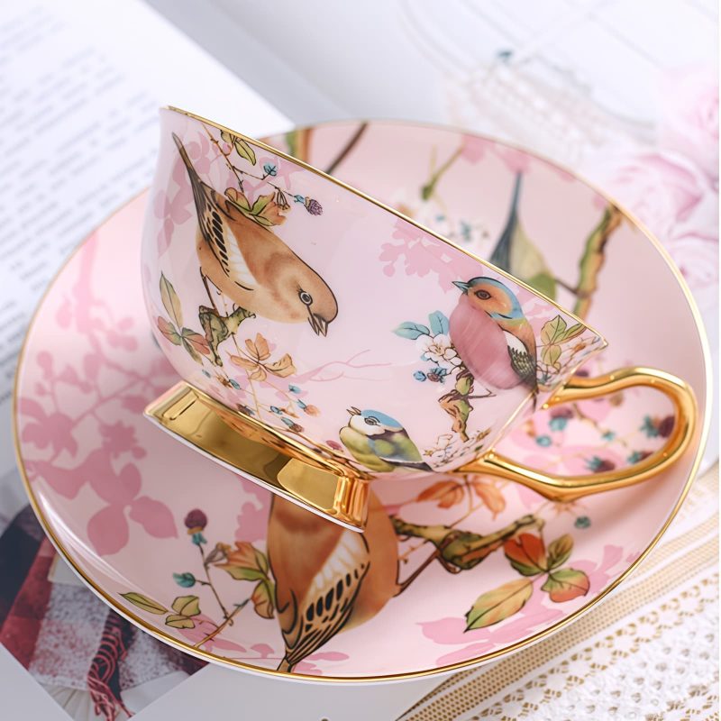 Teetassen-Set aus Bone China mit rosafarbenem Vogel- und Blumenmotiv und Goldrand Pink Bird Floral Bone China Tea Cup & Saucer Set with Gold Accents - 2