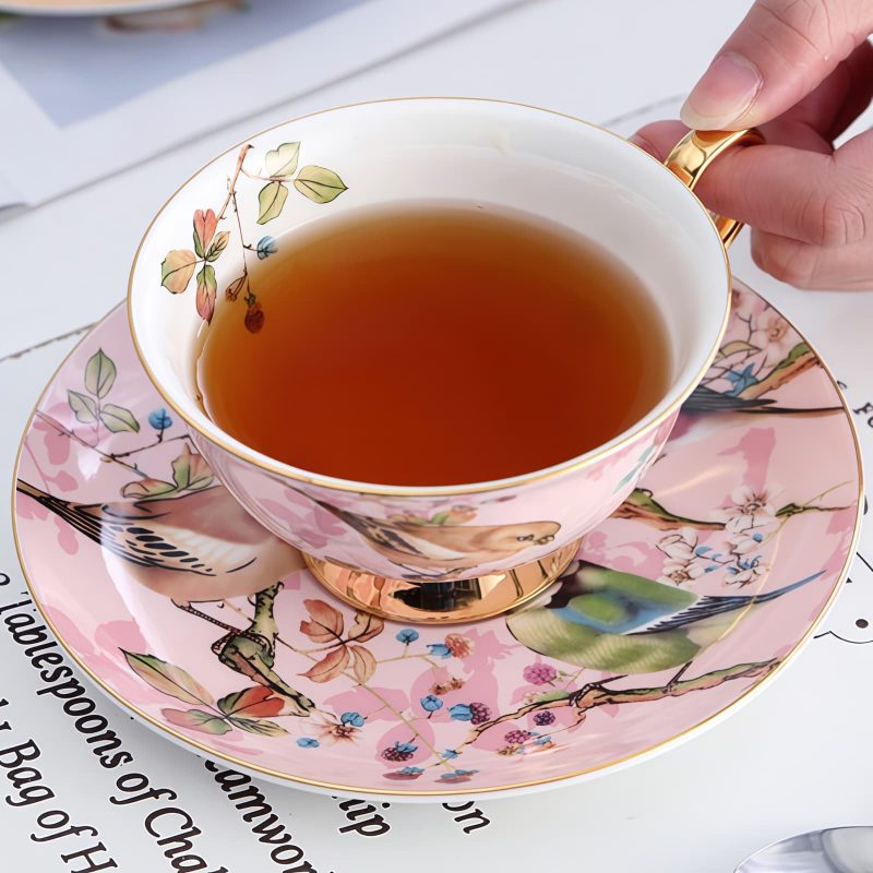 Teetassen-Set aus Bone China mit rosafarbenem Vogel- und Blumenmotiv und Goldrand Pink Bird Floral Bone China Tea Cup & Saucer Set with Gold Accents - 5
