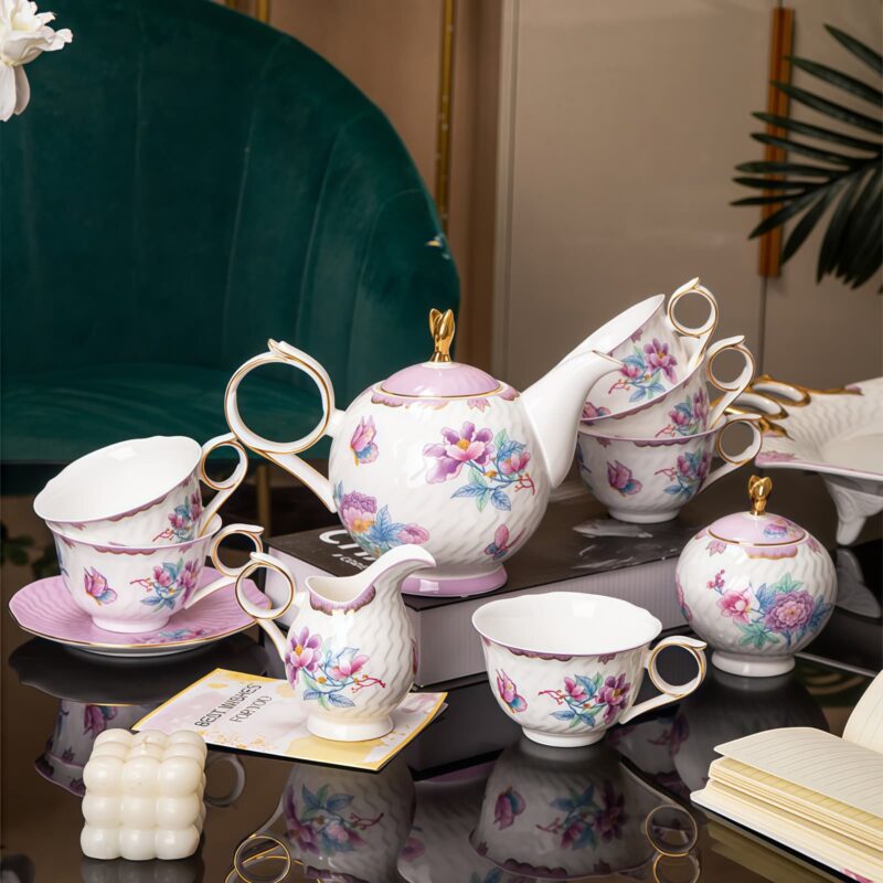 Handgefertigtes Bone-China-Teeservice „Secret Garden“ mit Goldrand Secret Garden Handcrafted Bone China Tea Set with Gold Rims - 19
