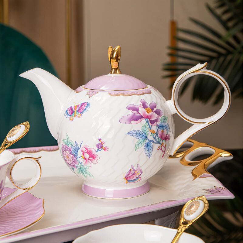 Handgefertigtes Bone-China-Teeservice „Secret Garden“ mit Goldrand Secret Garden Handcrafted Bone China Tea Set with Gold Rims - 17