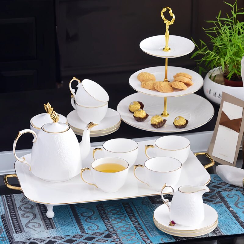 Handgefertigtes Teeservice aus Bone China mit floralem Relief, Goldrand und Geschenkbox Floral Embossed Bone China Tea Set with Gold Rims | Luxury Gift Box - 2