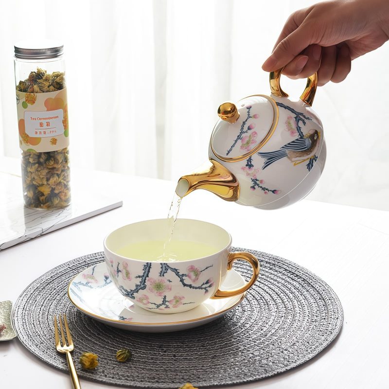 Tea-for-One-Set aus Porzellan mit Vogel- und Blumenmotiv und Golddekor Bird Flowers Porcelain Tea Set for One - Gold Embellishments - 1