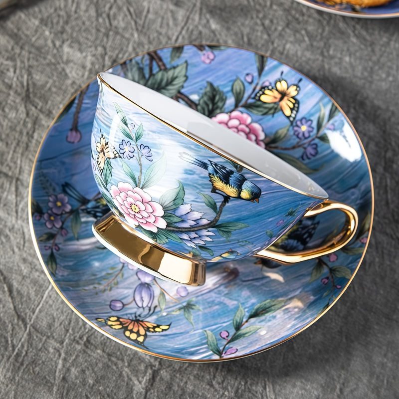 Bone-China-Teetassen-Set mit Untertasse „Blue Bird“ und Goldakzenten Blue Bird Bone China Tea Cup & Saucer Set with Gold Accents - 2