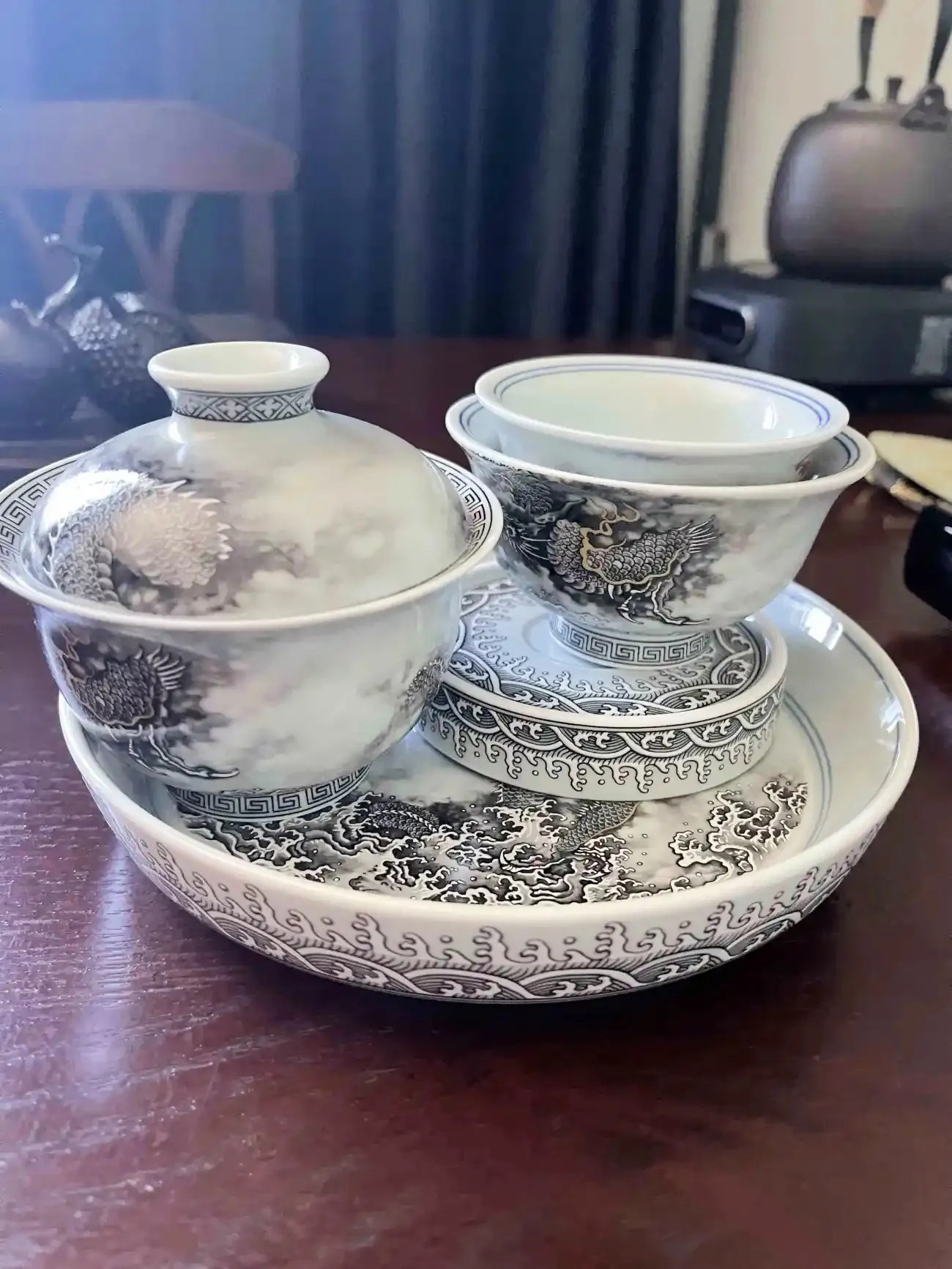 Jingdezhen Porzellan-Gaiwan-Teeset mit chinesischem Drachenmotiv real bouquet photo